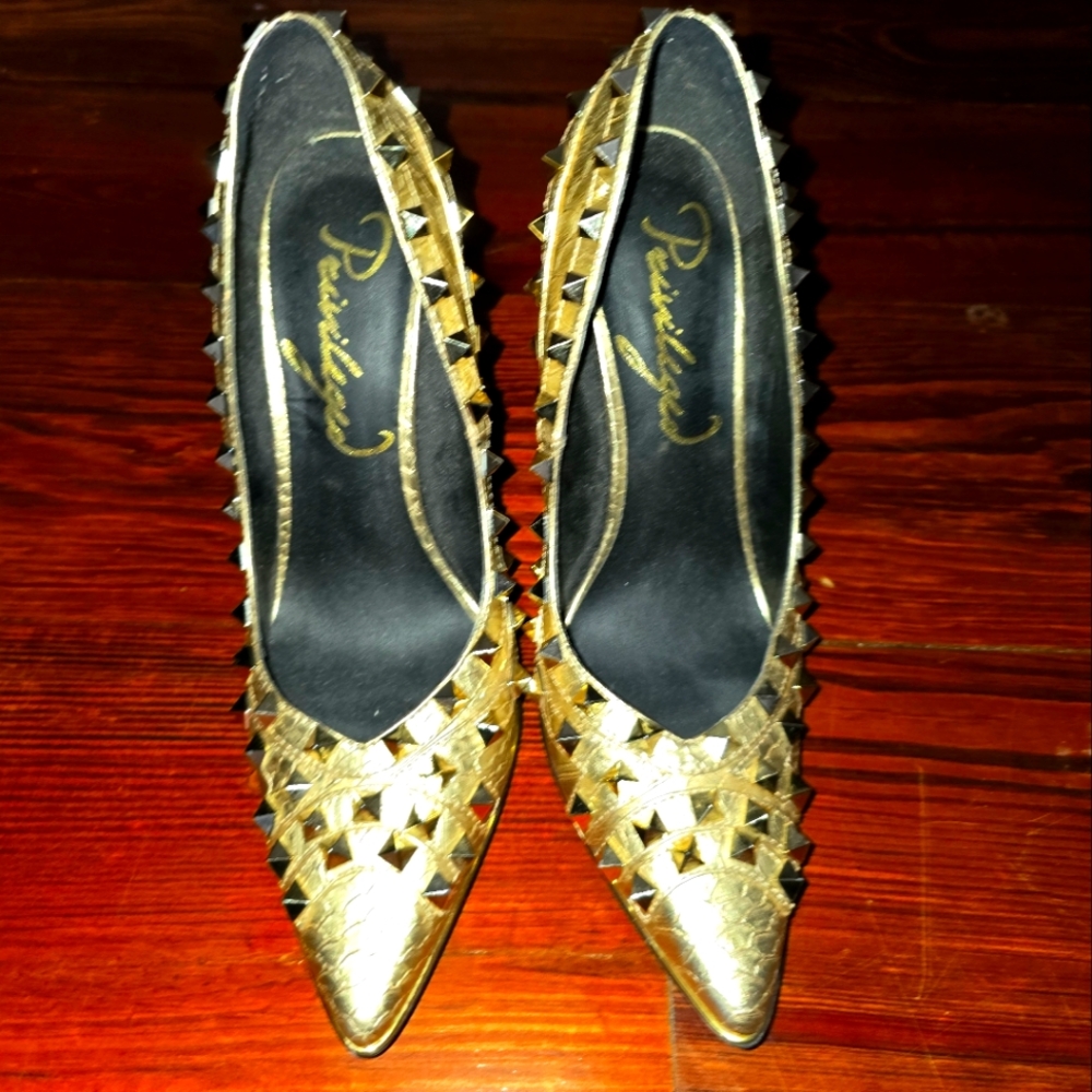 🌟 Privileged Gold studded heels  👠